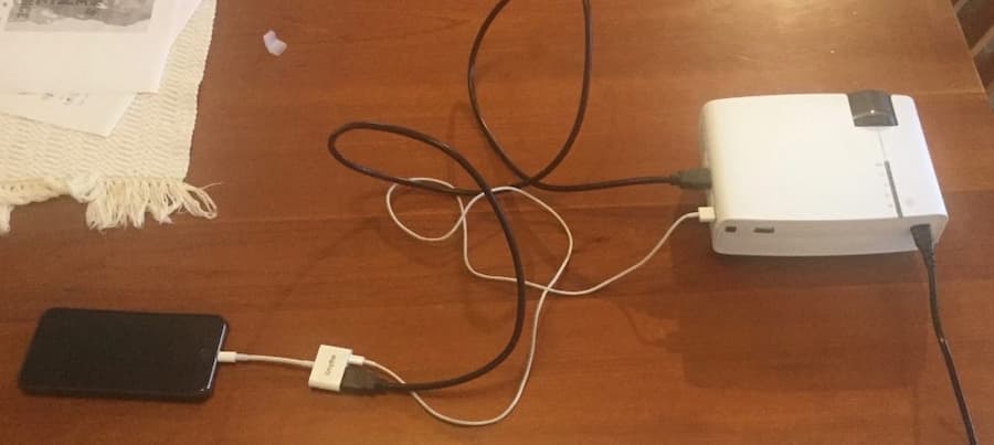 cast netflix to projector from iphone via hdmi
